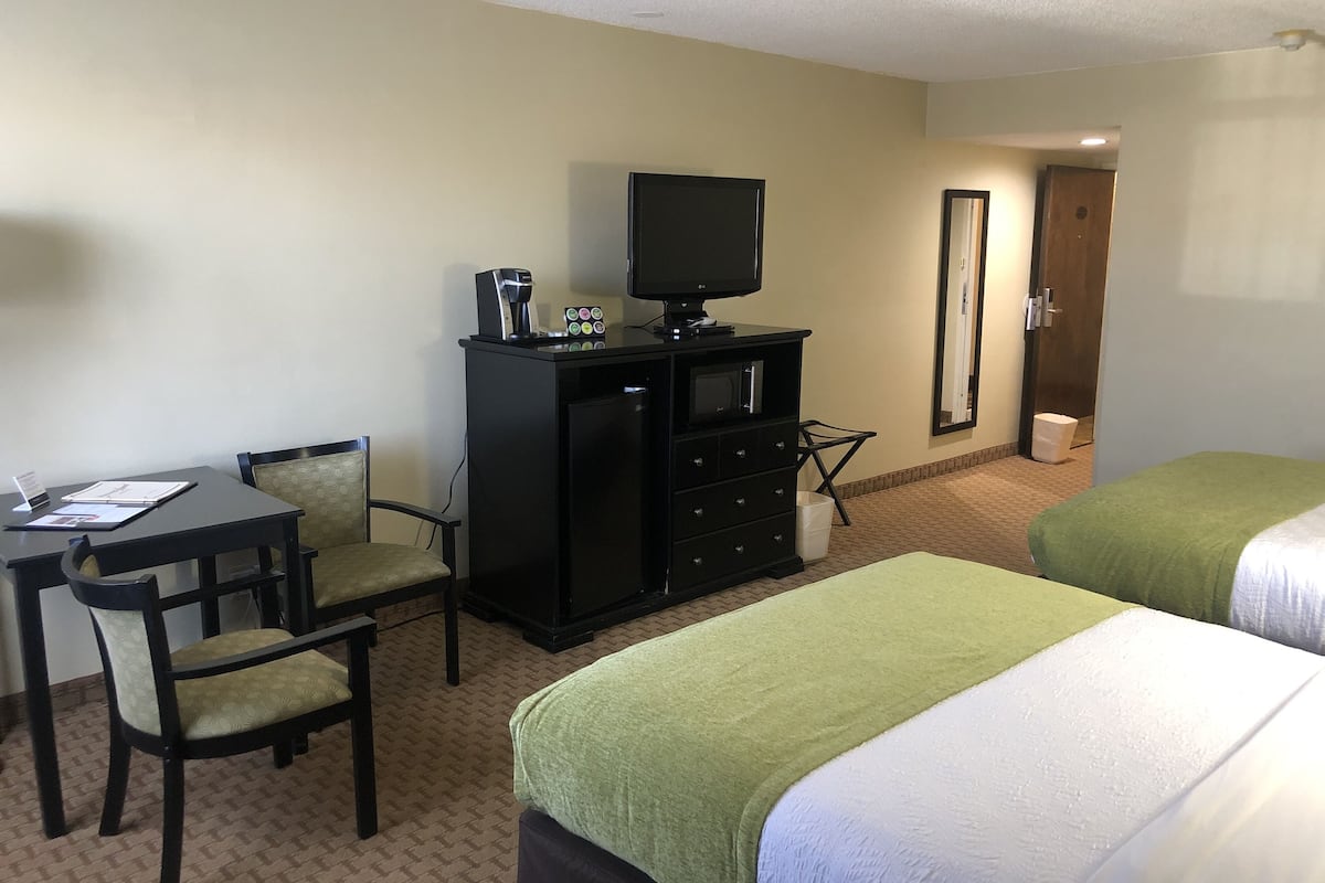 double room | desk, blackout curtains, iron/ironing board, free wifi