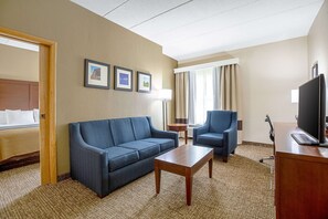 Pillowtop beds, desk, iron/ironing board, WiFi - Comfort Inn Indianapolis North - Carmel (Indianapolis)
