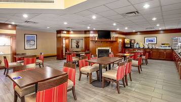 Free continental breakfast on weekdays