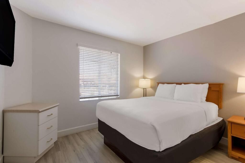 Premium bedding, down comforters, pillowtop beds, individually furnished