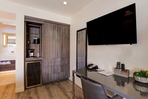 1 bedroom, premium bedding, down comforters, pillowtop beds