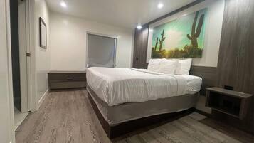 Suíte luxo, 1 quarto, para não fumantes | Roupas de cama premium, edredons de pluma, camas com colchões pillow-top