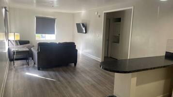 Apartamento, 2 quartos, para não fumantes | Roupas de cama premium, edredons de pluma, camas com colchões pillow-top