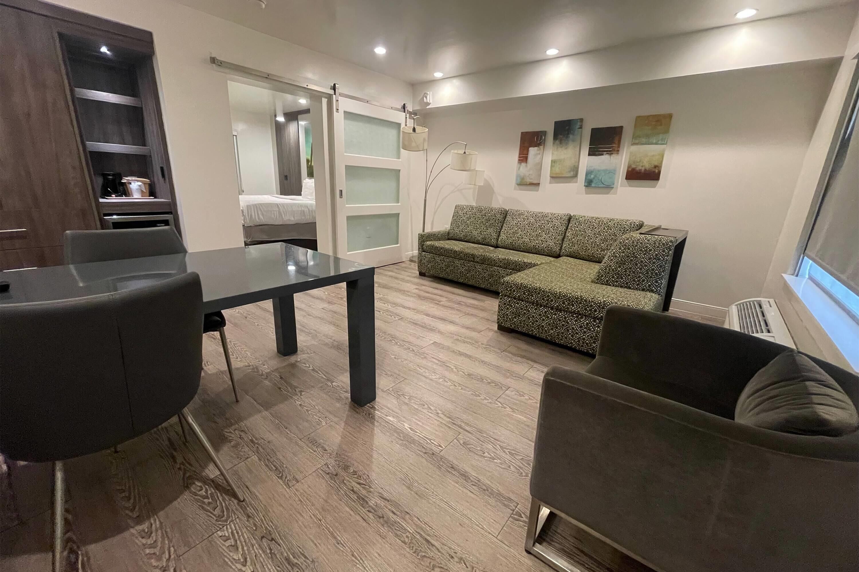 Suite Deluxe, 1 habitación, no fumadores | Ropa de cama de alta calidad y edredones de plumas
