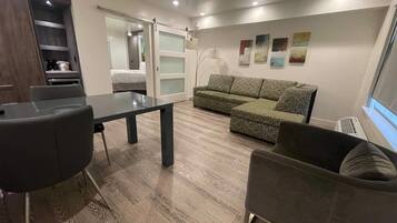 Suite Deluxe, 1 habitación, no fumadores | Ropa de cama de alta calidad y edredones de plumas