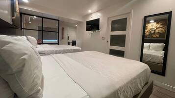 Suíte luxo, 2 camas Queen, para não fumantes | Roupas de cama premium, edredons de pluma, camas com colchões pillow-top