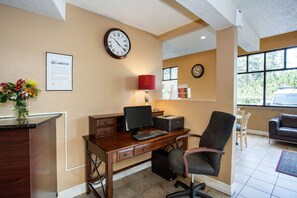 Business center - Econo Lodge Inn & Suites - Bellingham (Bellingham)