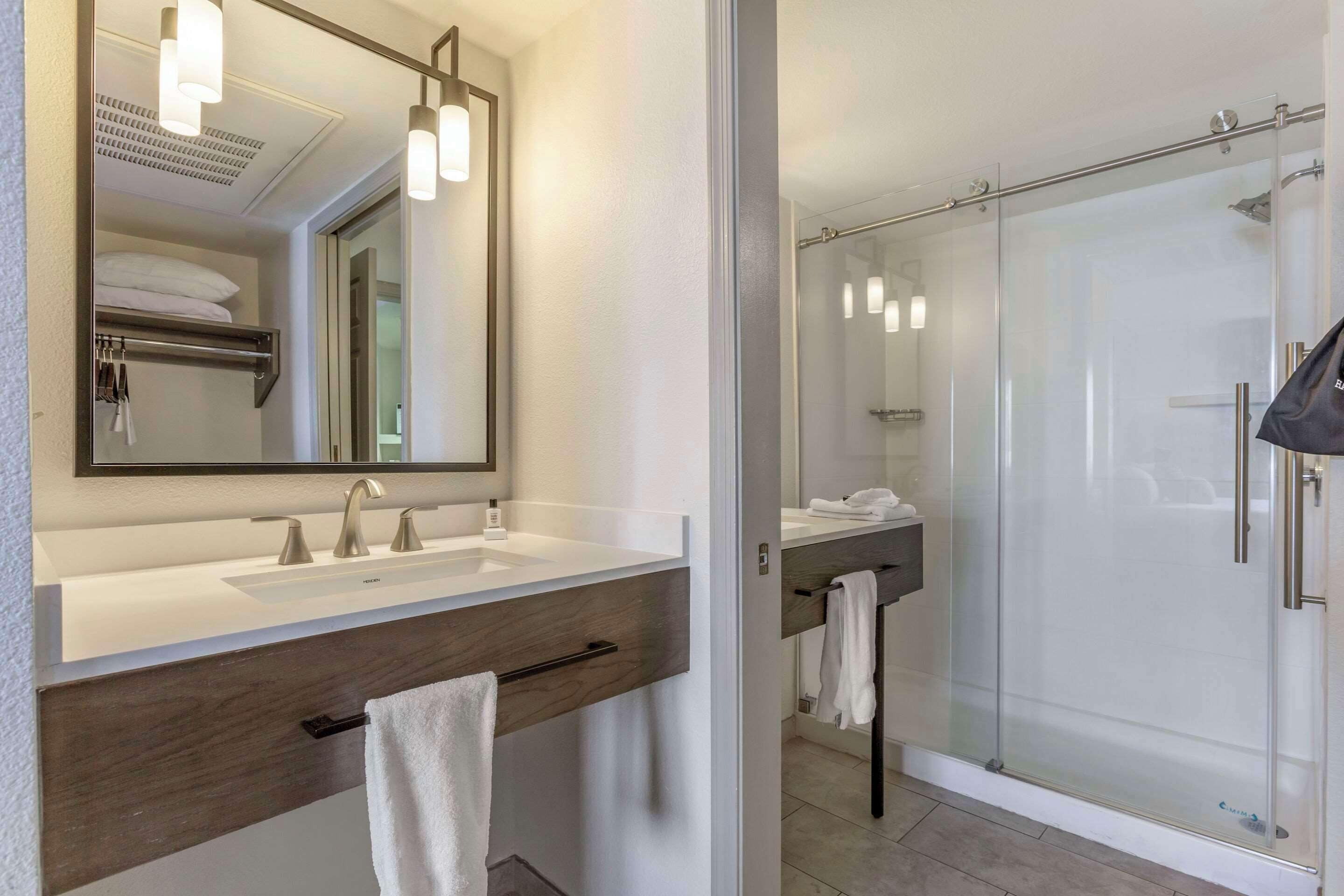 suite, 1 king bed, sofa, non smoking | 1 bedroom, premium bedding, pillow-top beds, minibar