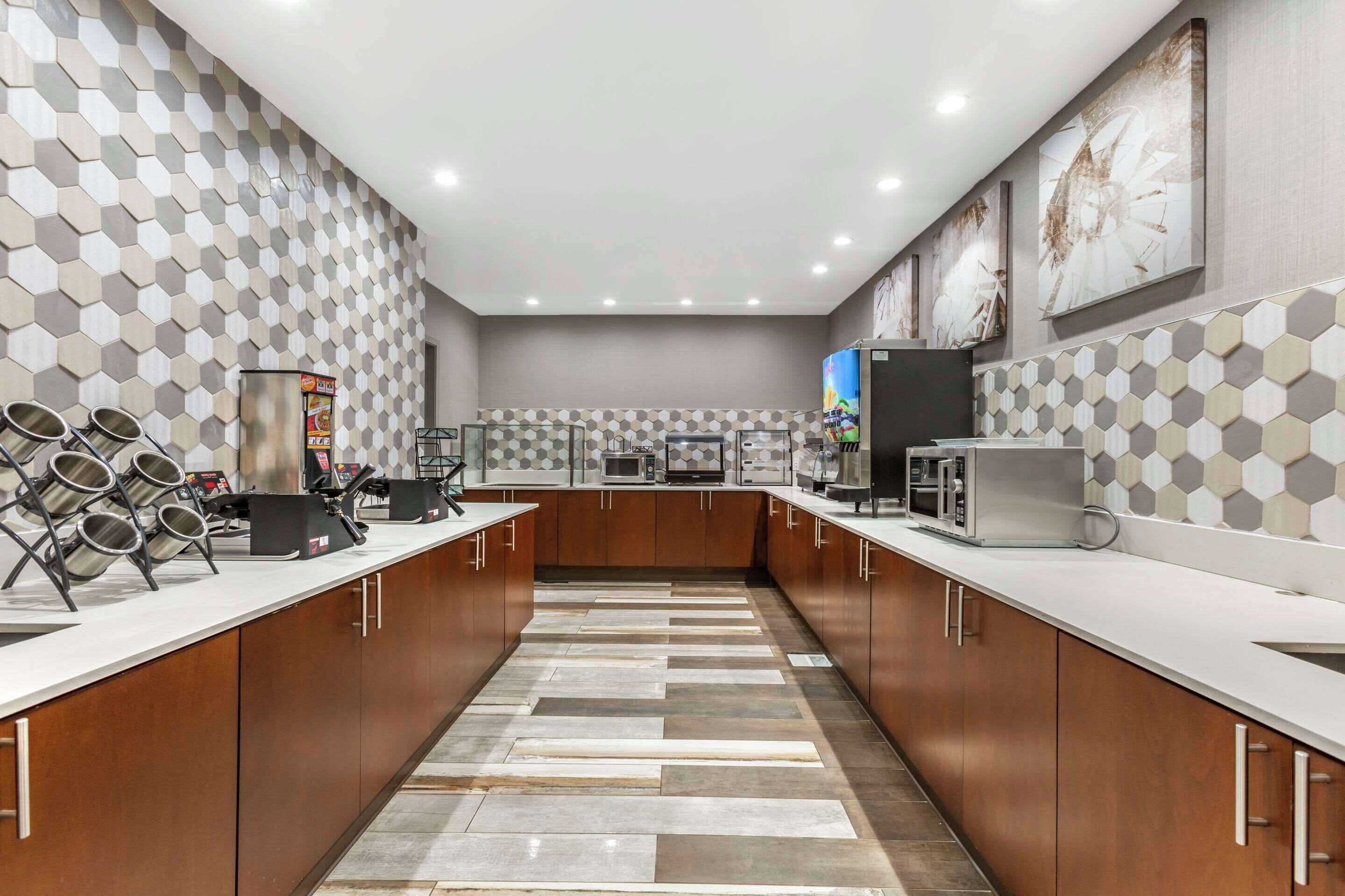 free daily full breakfast