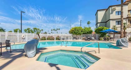Windmill Suites Surprise - Phoenix, Ascend Hotel Collection