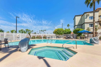Windmill Suites Surprise - Phoenix, Ascend Hotel Collection