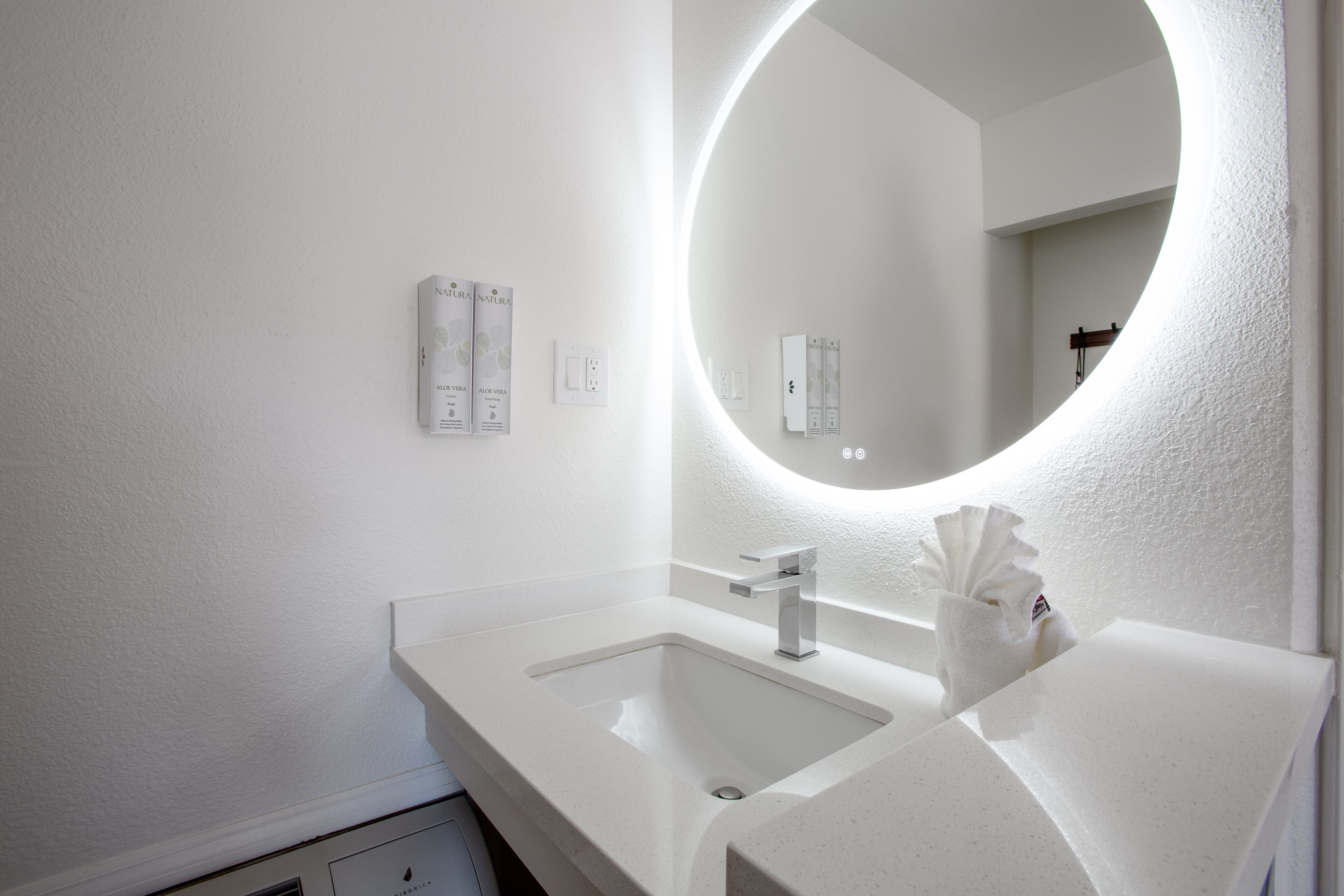 combined shower/bathtub, eco-friendly toiletries, hair dryer, towels