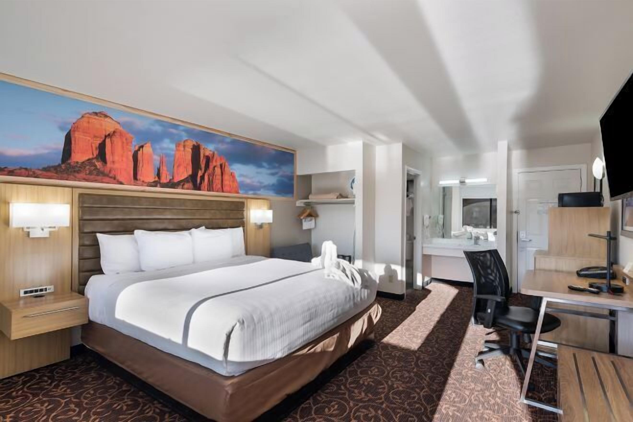 Sängtillbehör av högsta kvalitet, skrivbord och strykjärn/strykbräda