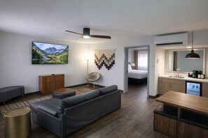 Premium Suite, Mountain View | Premium bedding, desk, iron/ironing board, free WiFi - GreenTree Inn Sedona (Sedona)