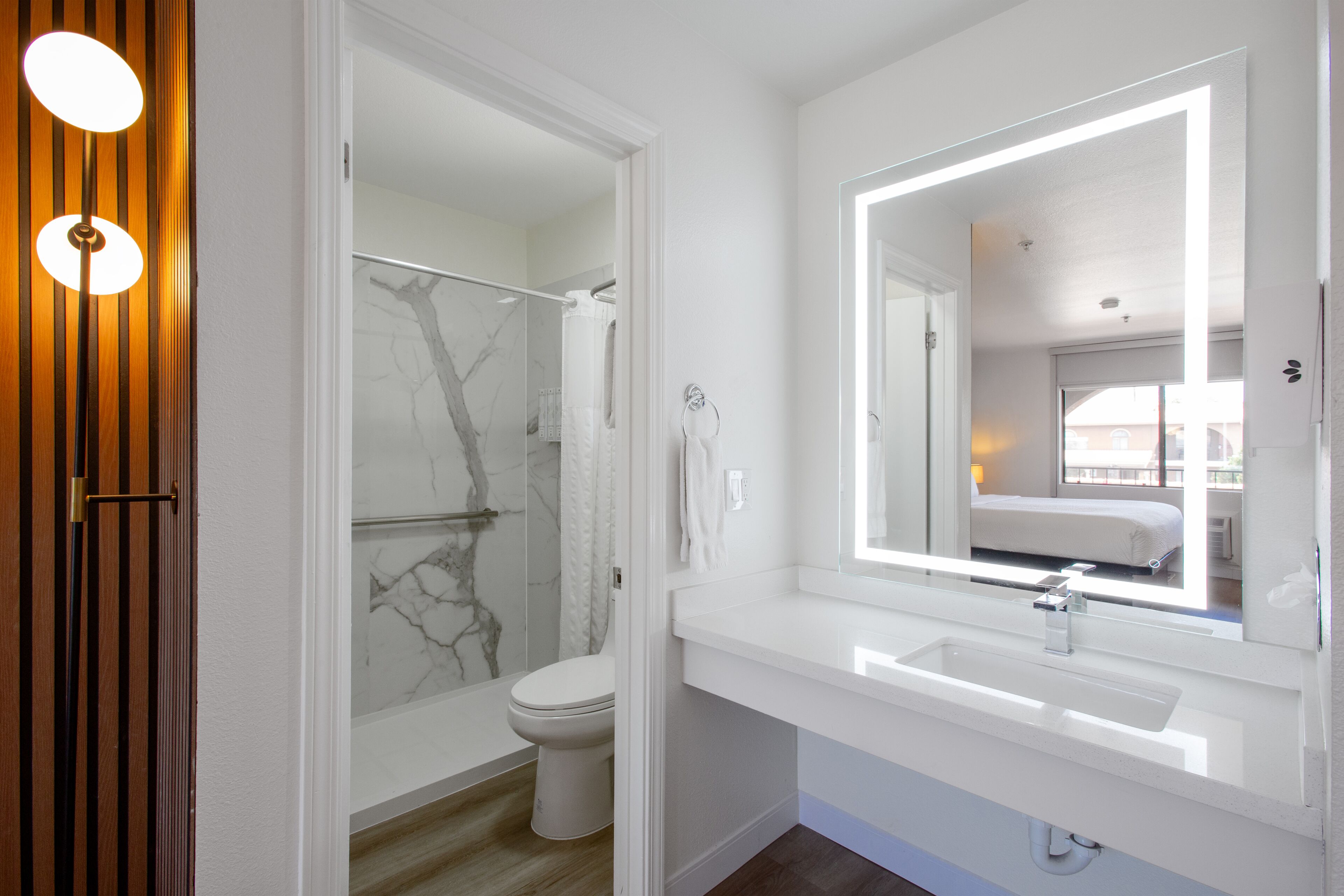 combined shower/bathtub, eco-friendly toiletries, hair dryer, towels