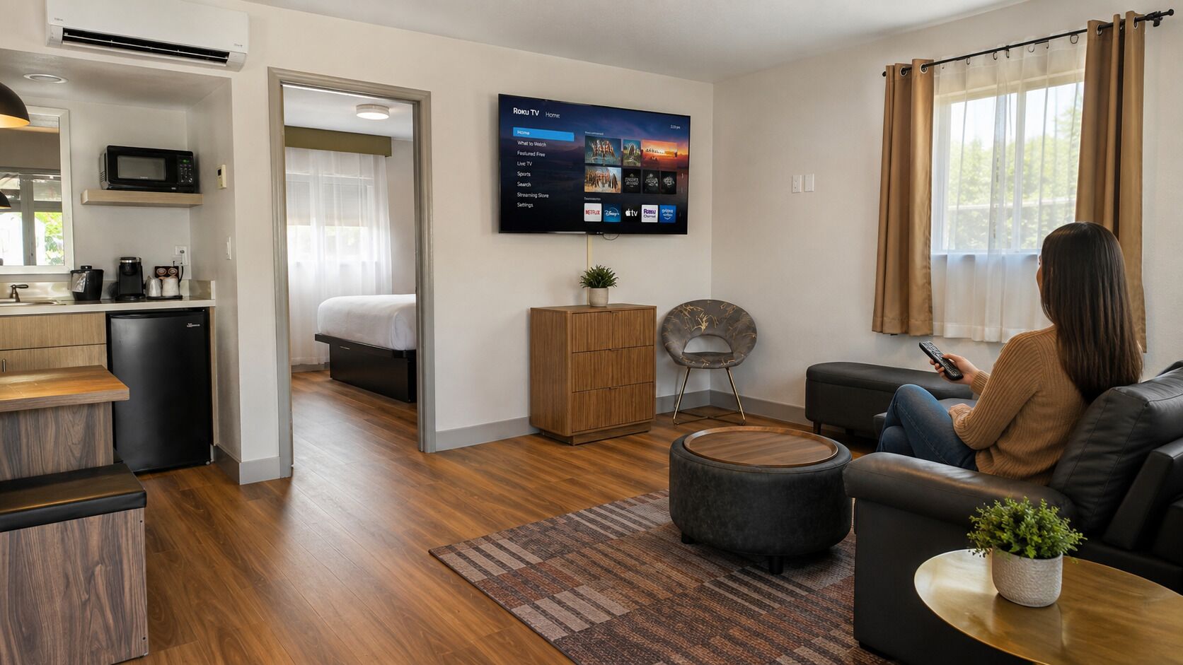 Sedona View King Suite | Living area | 40-inch TV with cable channels