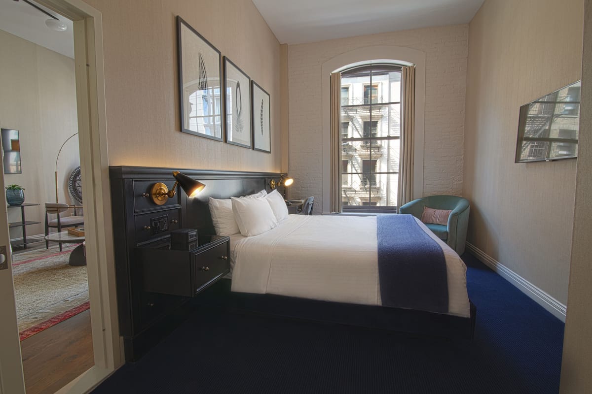 1 bedroom, Frette Italian sheets, hypo-allergenic bedding, down duvets