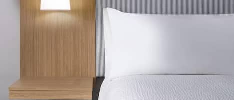 Kamar Standar, 1 Tempat Tidur King | Seprai premium, brankas, meja kerja, dan ruang kerja ramah laptop