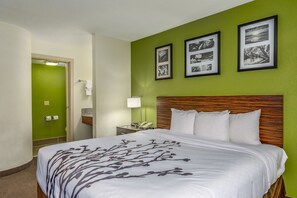 Standard Room, 1 King Bed, Non Smoking | Premium bedding, in-room safe, desk, laptop workspace