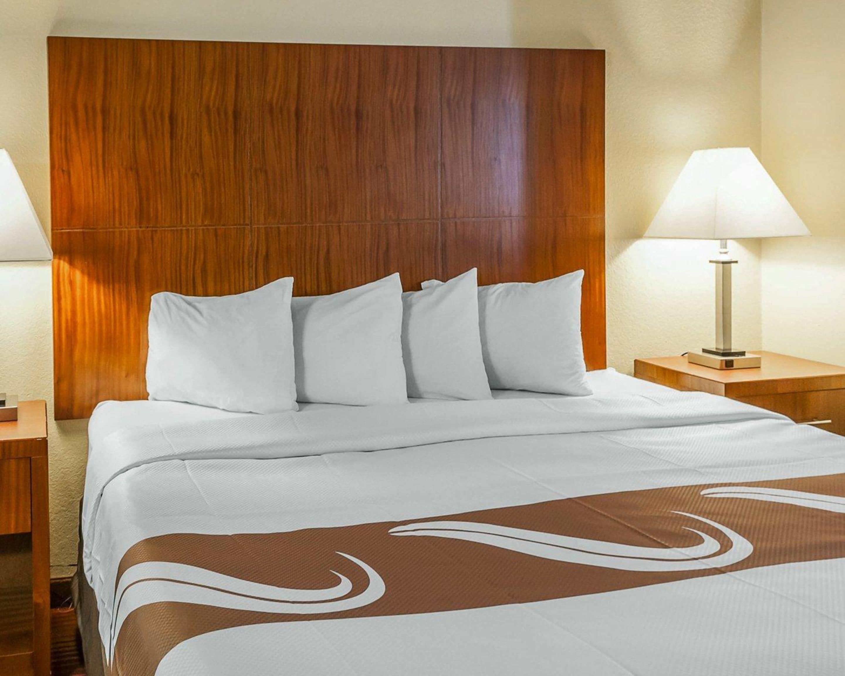 Caja de seguridad en la habitación y escritorio 