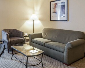 Quarto, 2 camas Queen, acessível, para não fumantes | Cofres nos quartos, escrivaninha, ferros/tábuas de passar roupa
