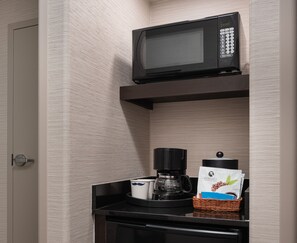Premium bedding, in-room safe, desk, iron/ironing board