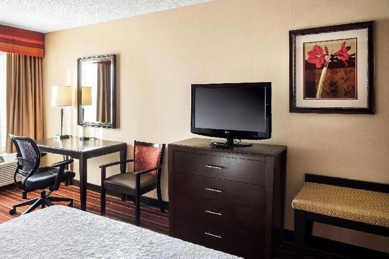 Premium bedding, in-room safe, desk, iron/ironing board