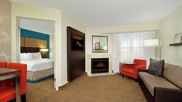 1 bedroom, premium bedding, desk, laptop workspace