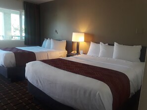 Desk, blackout curtains, iron/ironing board, free WiFi - Econo Lodge Colorado Springs Downtown (Colorado Springs)