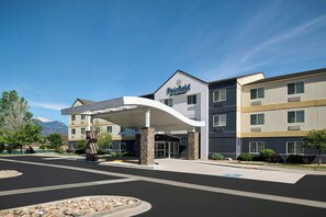 A Fairfield by Marriott hotel with a covered entrance, multiple floors, and a parking lot. - Fairfield Inn & Suites by Marriott Colorado Springs South (Colorado Springs)