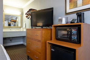 Standardzimmer, 1 Queen-Bett, Nichtraucher | Schreibtisch, Bügeleisen/Bügelbrett, kostenloses WLAN