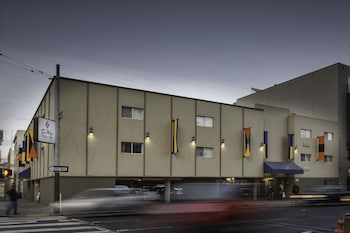 Hotel exterior and entrance at SOMA Park Inn – Civic Center