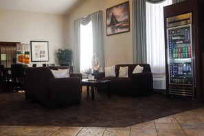 Lobby sitting area - Quality Inn Colorado Springs Airport (Colorado Springs)