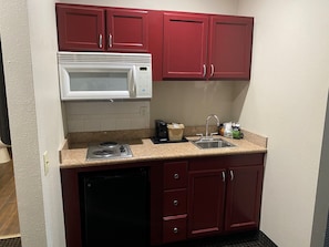 Deluxe Suite, 1 Bedroom, Non Smoking | Private kitchenette | Fridge, microwave, coffee/tea maker