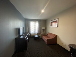 Deluxe Suite, 1 Bedroom, Non Smoking | Living room