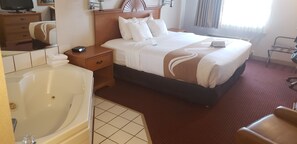 Camera Standard, 1 letto king, non fumatori, idromassaggio | Biancheria da letto di alta qualità, materassi a doppio strato