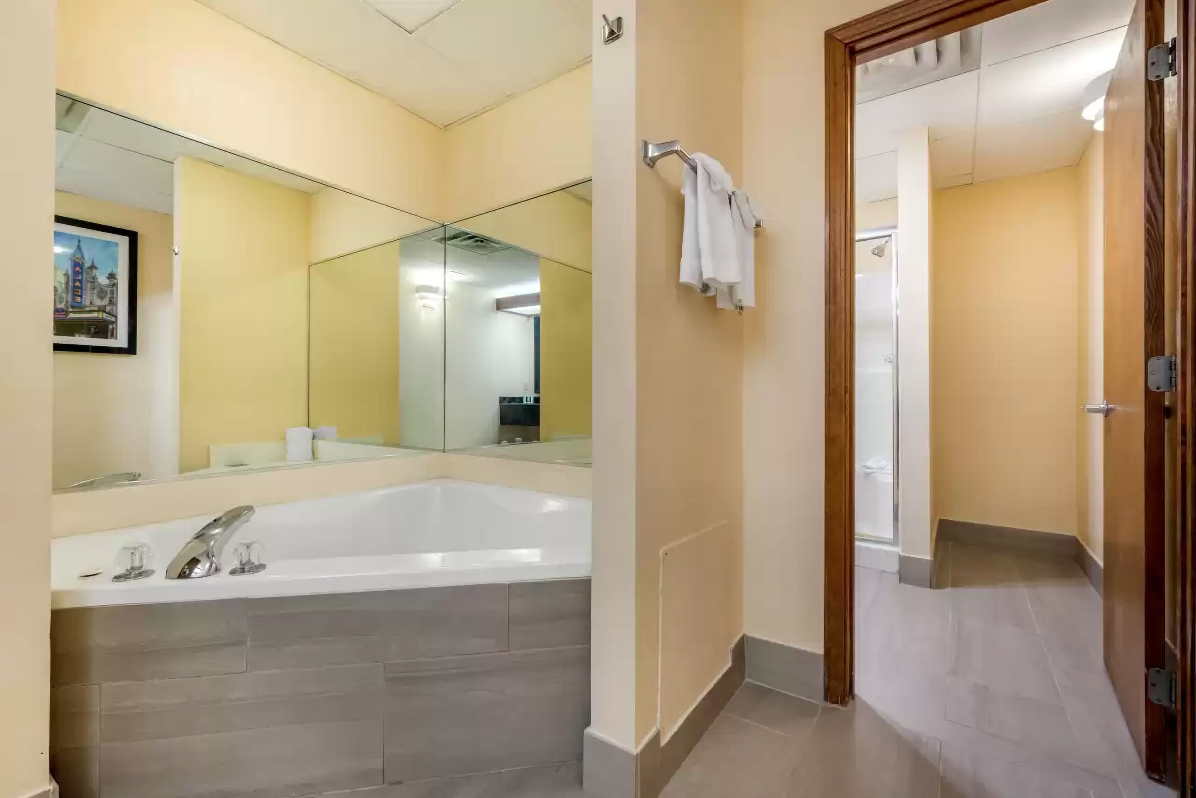 standard room, 1 king bed, non smoking, jetted tub | jetted bathtub