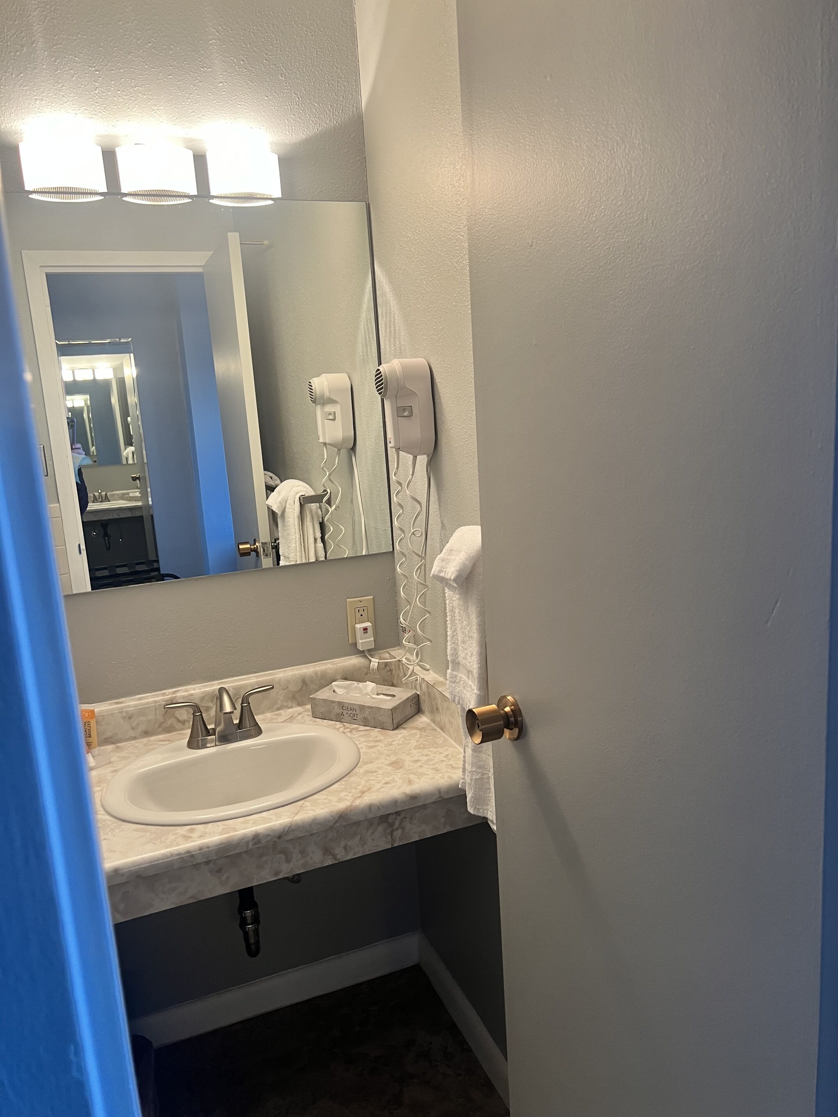 double room | bathroom | free toiletries, hair dryer, towels