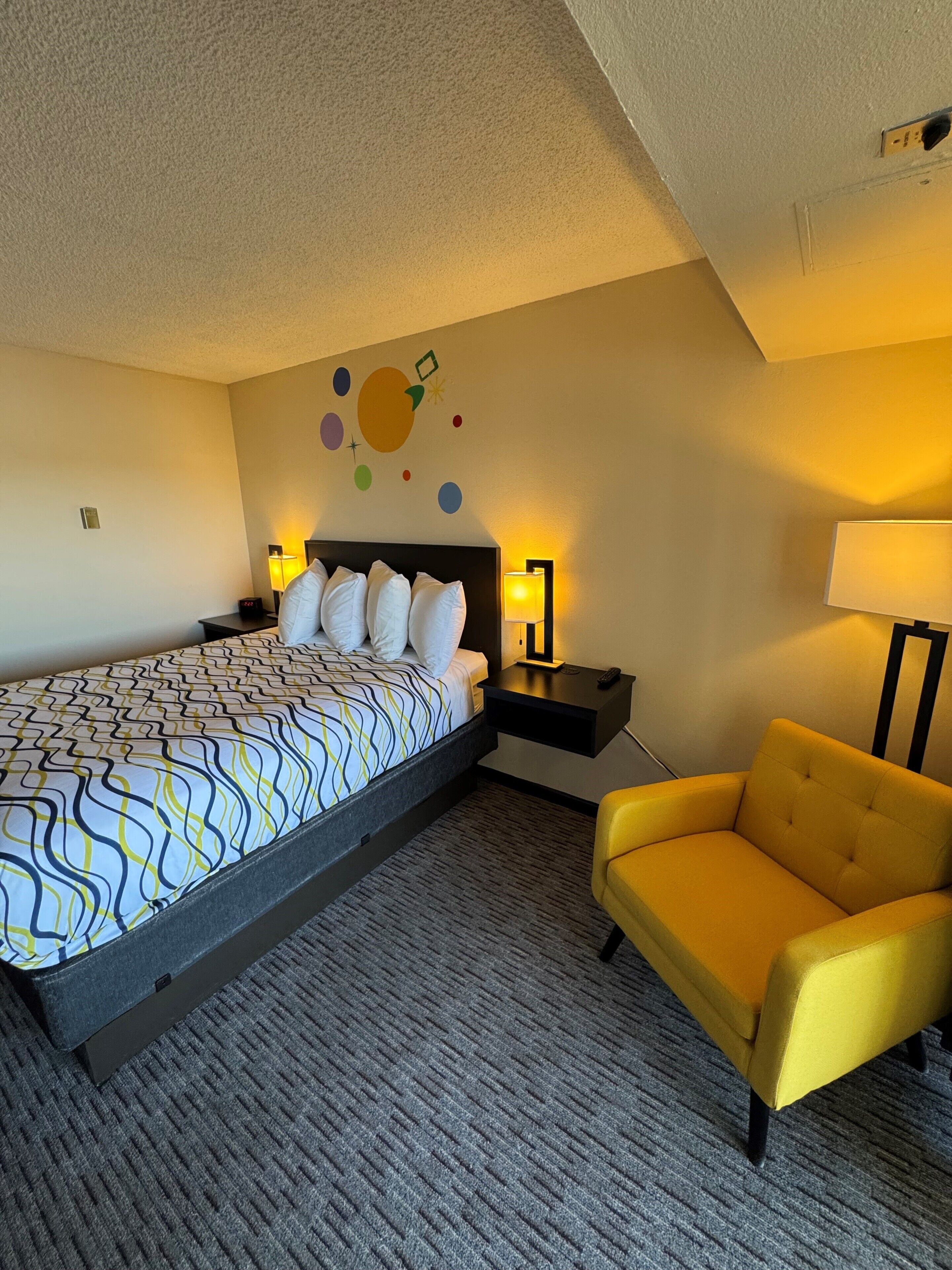 Chambre Standard, 1 grand lit, balcon | Bureau, espace de travail pour ordinateur portable