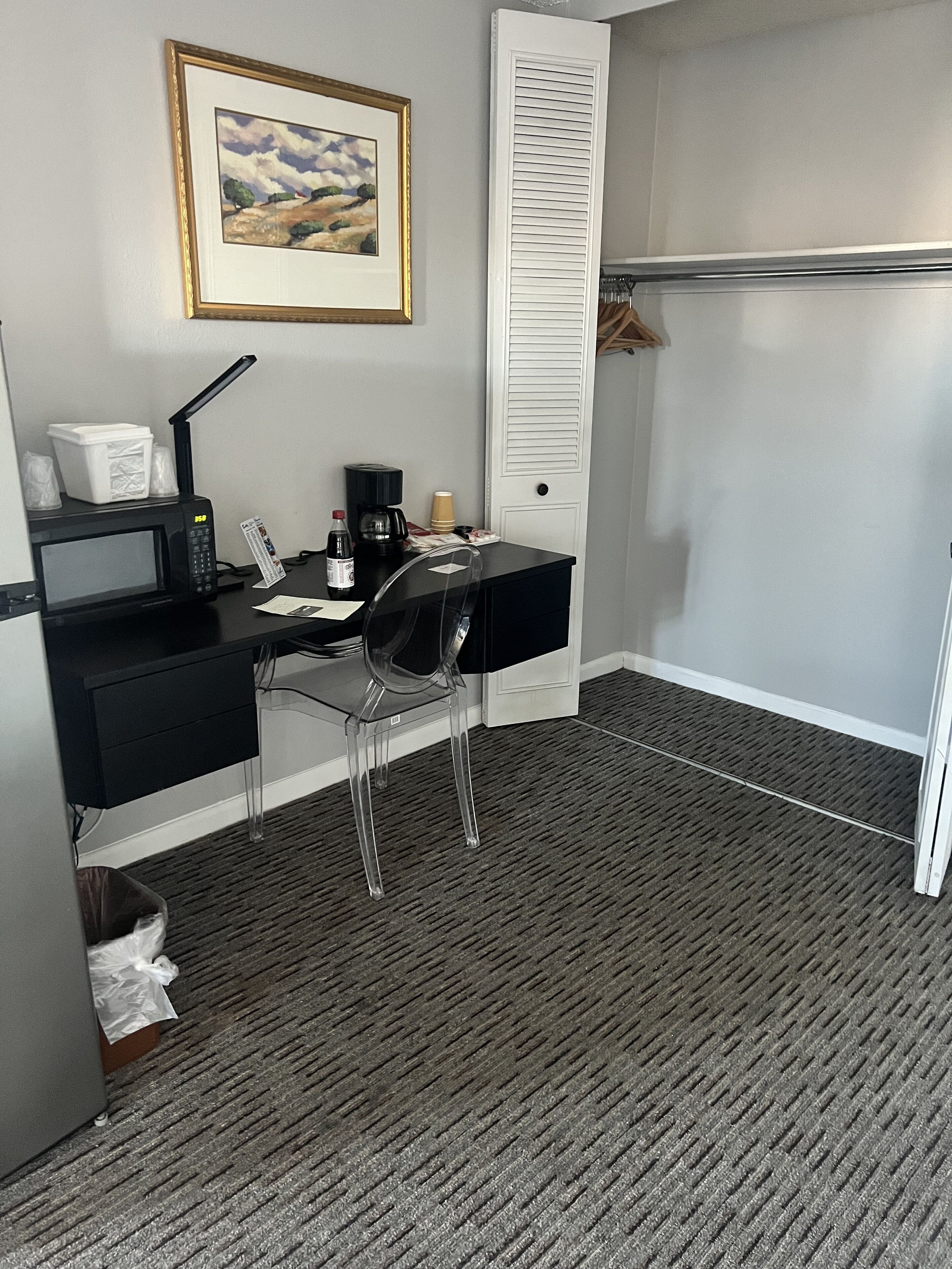 family suite, 2 queen beds | living area | 32-inch flat-screen tv with cable channels, tv