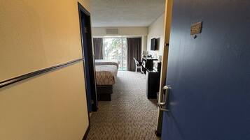 Double Room | Desk, laptop workspace, iron/ironing board, free WiFi