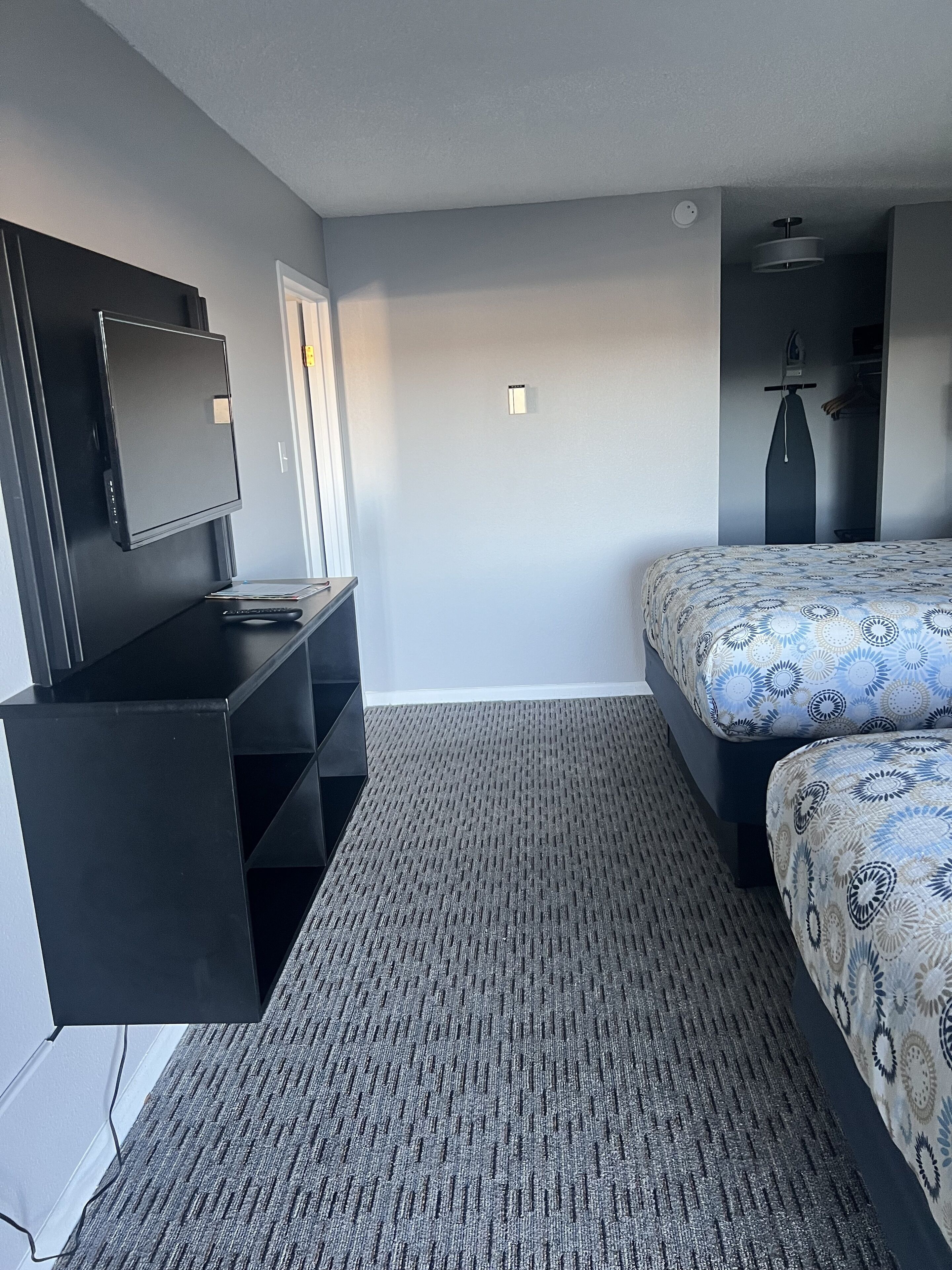 double room | desk, laptop workspace, iron/ironing board, free wifi