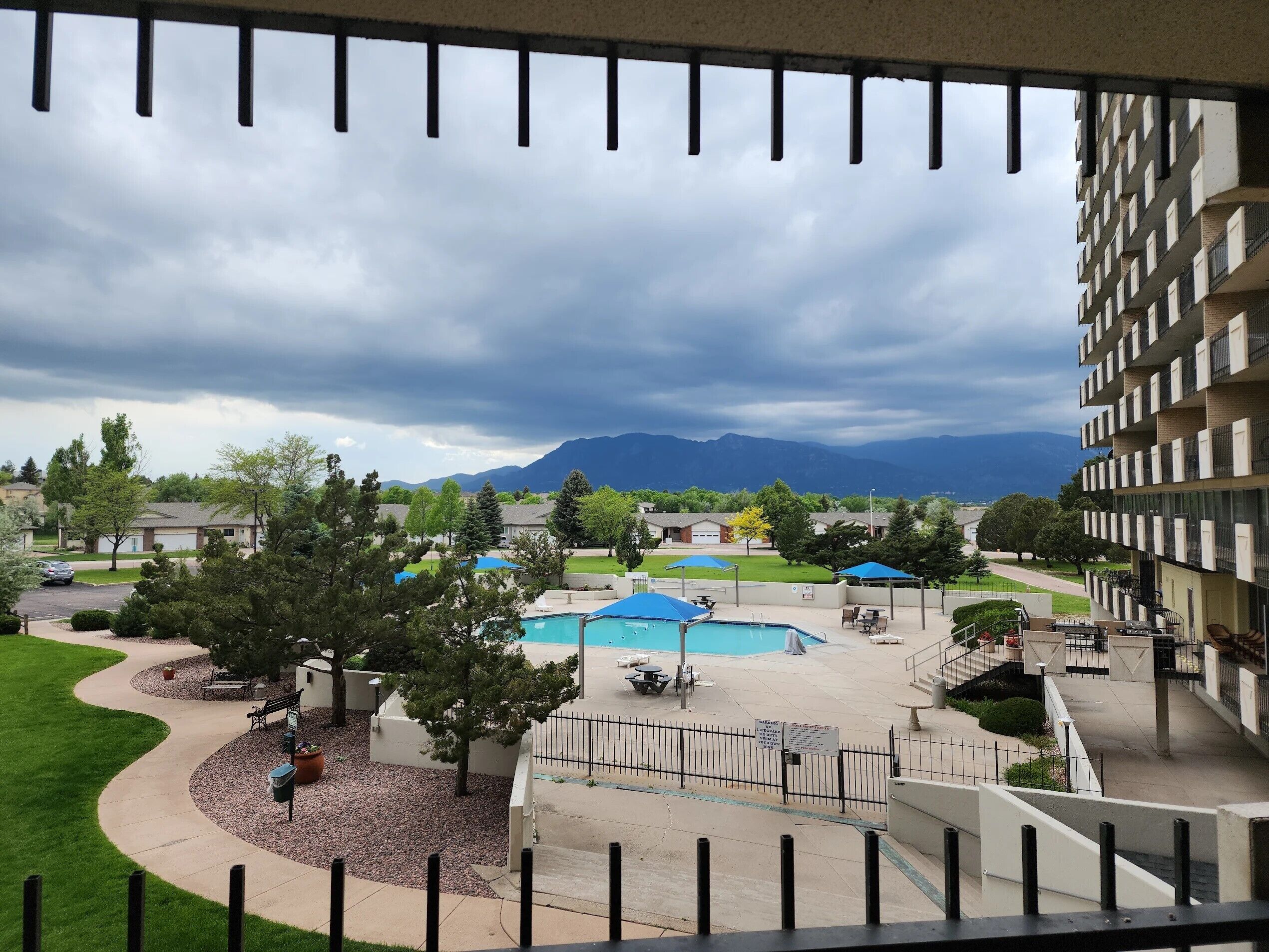 Superior Double Room, 2 Katil Ratu (Queen), Mountain View | Meja, ruang kerja komputer riba, seterika/papan seterika, Wi-fi percuma 