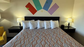 جناح ديلوكس - سرير ملكي | مكتب ومساحة عمل للكمبيوتر المحمول ومكواة/لوح كي وواي فاي مجانًا