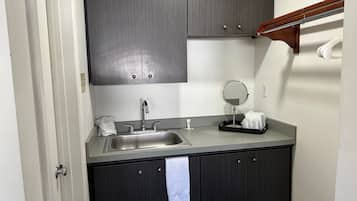Deluxe Double Room, 2 Queen Beds | Desk, free WiFi, bed sheets, wheelchair access