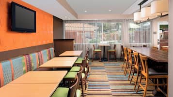 ๋งค์ผ ๋ทํ ๋ฌด๋ฃ ์์นจ ์์ฌ ํฌํจ