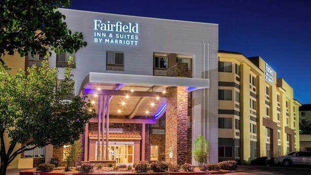 A Fairfield Inn & Suites by Marriott hotel with a modern facade, a covered entrance, and a parking lot. - Fairfield Inn & Suites by Marriott Albuquerque Airport (Albuquerque)