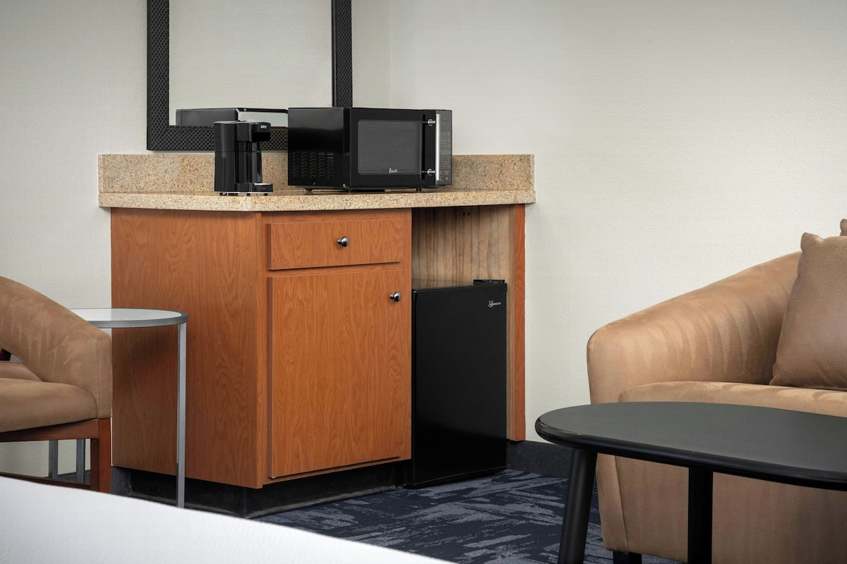 in-room safe, desk, laptop workspace, blackout curtains