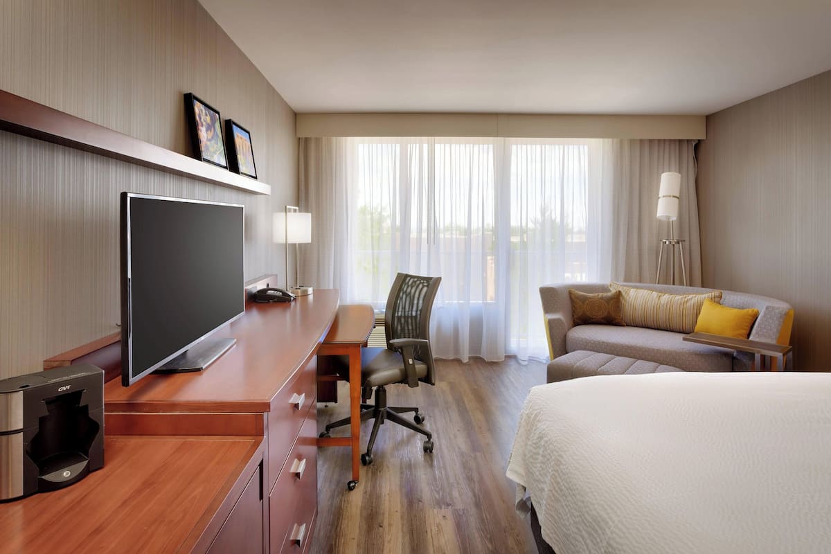 Standard Room, 1 King Bed