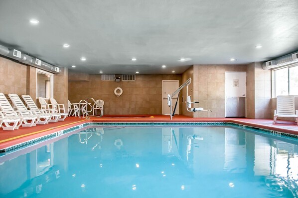 Indoor pool, pool loungers